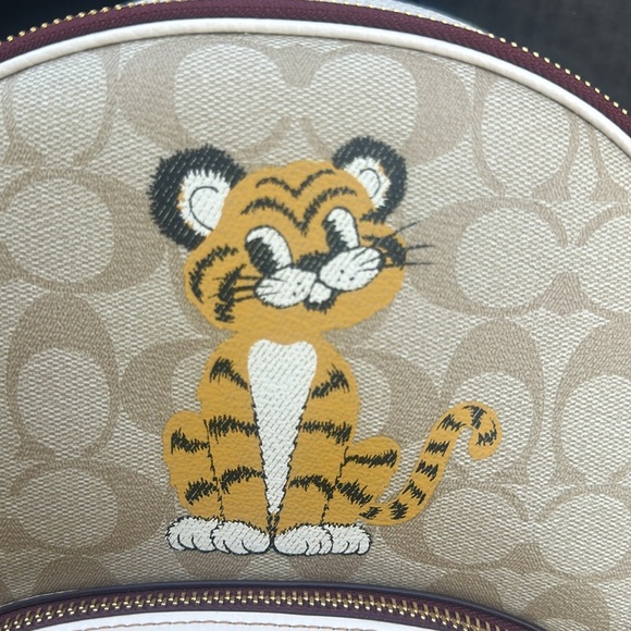 New COACH Backpack In Signature Canvas With Tiger - Picture 10 of 12
